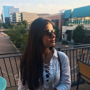 Meet your Posher, Carolina